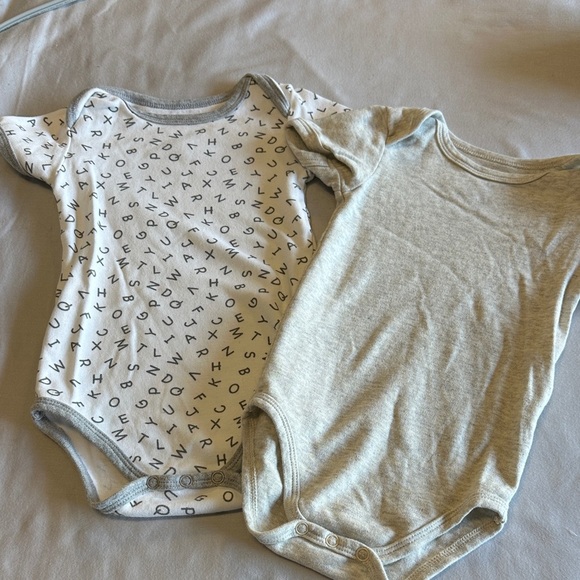 Snugabye - Alphabet Print and Gray Kids One Piece 2-piece Set - Picture 1 of 5